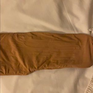 SKIMS BANDEAU BRA IN OCHRE